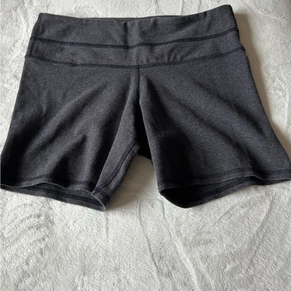 Lululemon shorts size 6